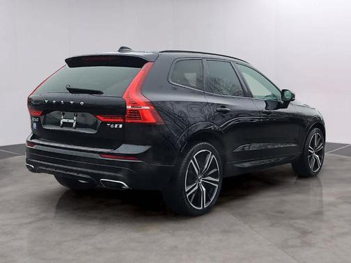 Onyx Black Metallic 2020 Volvo XC60 T6 R-Design