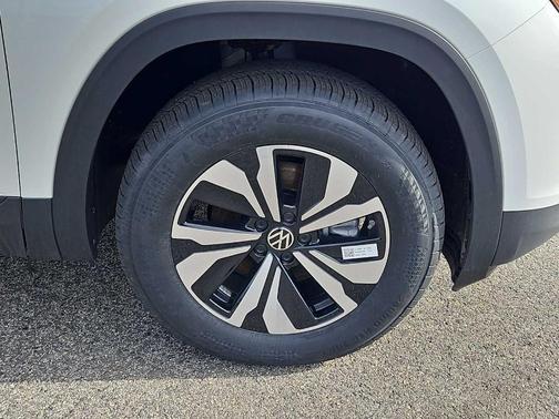 Opal White Pearl 2026 Volkswagen Atlas 2.0T SE