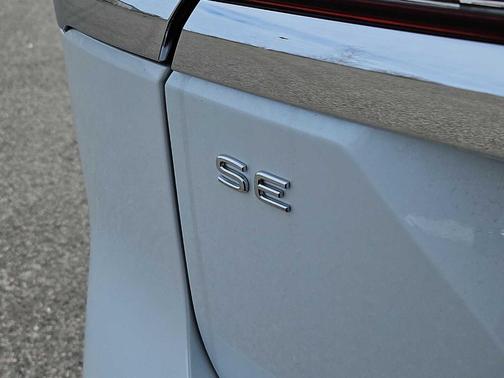 Opal White Pearl 2026 Volkswagen Atlas 2.0T SE