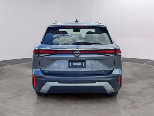 Platinum Gray Metallic 2025 Volkswagen Tiguan 2.0T SE