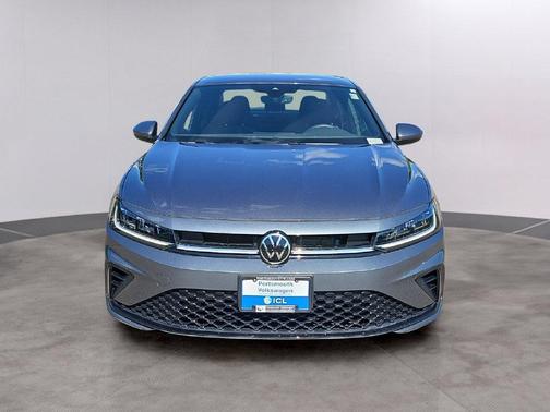 Platinum Gray Metallic 2026 Volkswagen Jetta 1.5T Sport