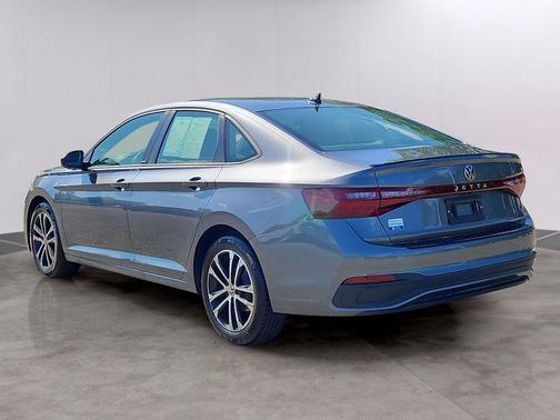 Platinum Gray Metallic 2026 Volkswagen Jetta 1.5T Sport
