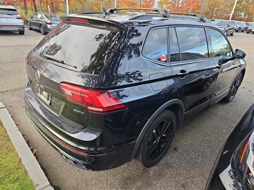 2022 Volkswagen Tiguan 2.0T SE R-Line Black