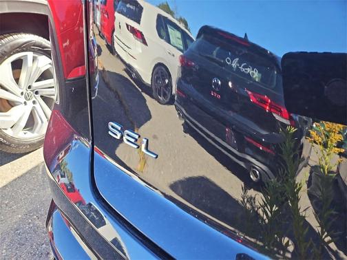 2024 Volkswagen Atlas Cross Sport 2.0T SEL Premium R-Line