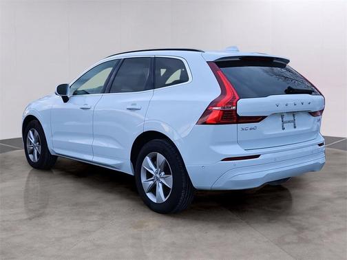 2022 Volvo XC60 B5 Momentum