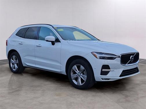 2022 Volvo XC60 B5 Momentum