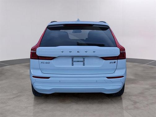 2022 Volvo XC60 B5 Momentum