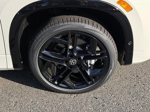 2025 Volkswagen Tiguan 2.0T SE R-Line Black