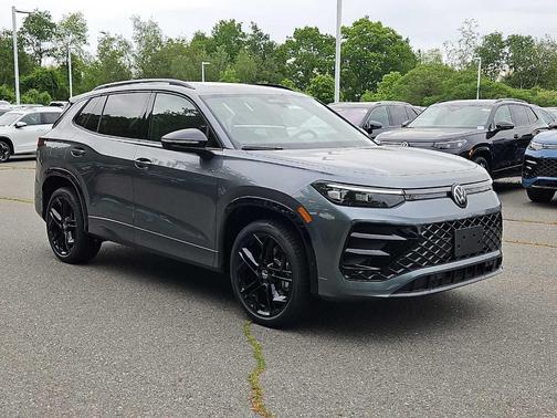 Platinum Gray Metallic 2026 Volkswagen Tiguan 2.0T SE R-Line Black