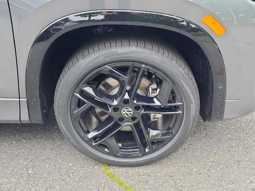 Platinum Gray Metallic 2026 Volkswagen Tiguan 2.0T SE R-Line Black