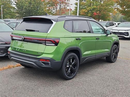 2025 Volkswagen Taos 1.5T SE Black