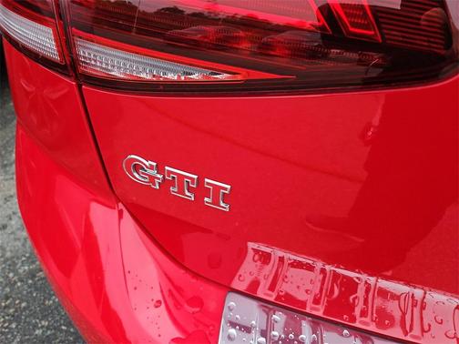 2021 Volkswagen Golf GTI 2.0T SE
