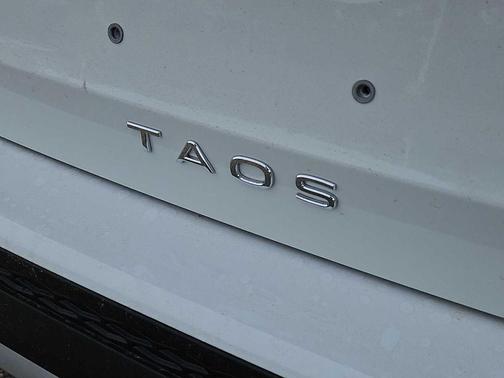 Pure White 2026 Volkswagen Taos 1.5T S