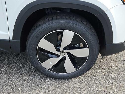 Pure White 2026 Volkswagen Taos 1.5T S