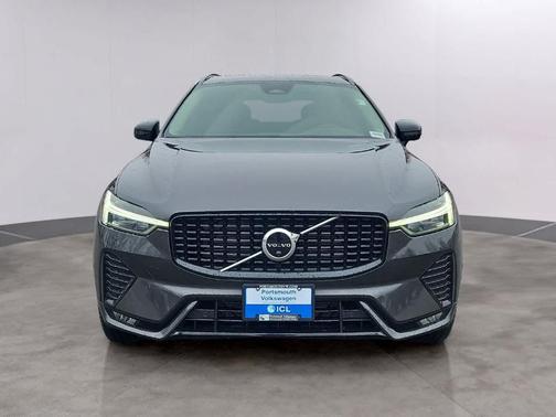 Platinum Grey Metallic 2023 Volvo XC60 B5 Plus Dark Theme