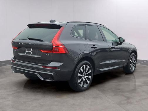 Platinum Grey Metallic 2023 Volvo XC60 B5 Plus Dark Theme