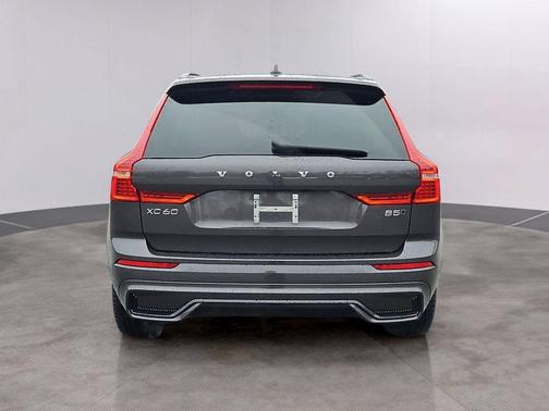 2023 Volvo XC60 B5 Plus Dark Theme