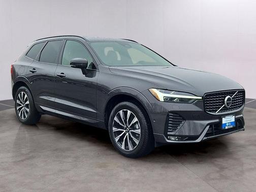 2023 Volvo XC60 B5 Plus Dark Theme