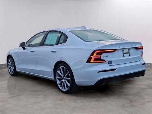 2020 Volvo S60 T6 Momentum