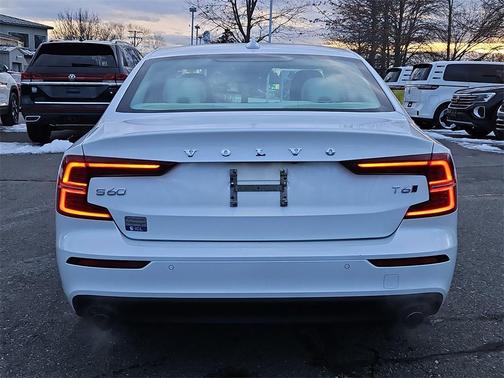 2020 Volvo S60 T6 Momentum