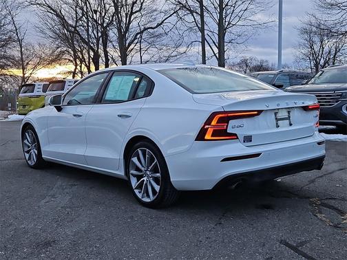 2020 Volvo S60 T6 Momentum