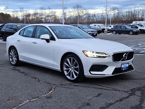 2020 Volvo S60 T6 Momentum