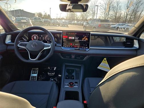 2026 Volkswagen Tiguan 2.0T SE R-Line Black