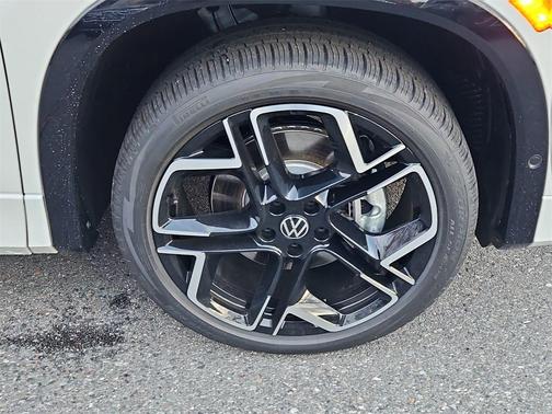 2026 Volkswagen Tiguan 2.0T SEL R-Line