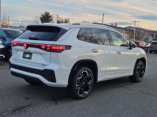 2026 Volkswagen Tiguan 2.0T SEL R-Line