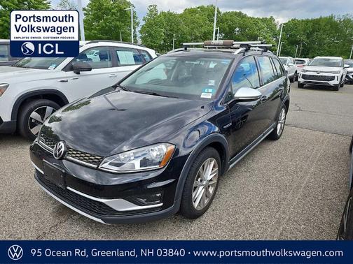 Deep Black Pearl Effect 2017 Volkswagen Golf Alltrack TSI S