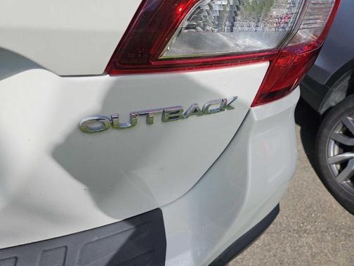 Crystal White Pearl 2018 Subaru Outback 2.5i Touring