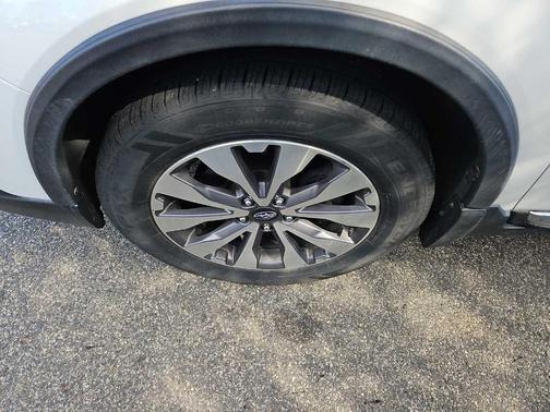 Crystal White Pearl 2018 Subaru Outback 2.5i Touring