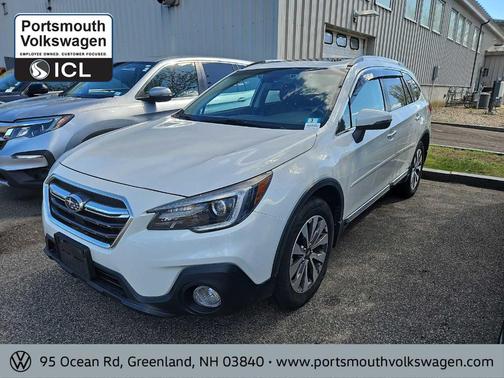 Crystal White Pearl 2018 Subaru Outback 2.5i Touring