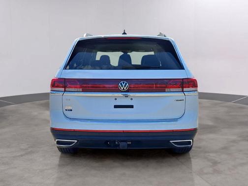 Pure White 2024 Volkswagen Atlas 2.0T SE