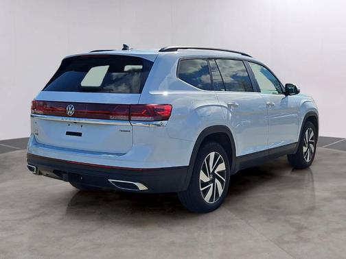 Pure White 2024 Volkswagen Atlas 2.0T SE