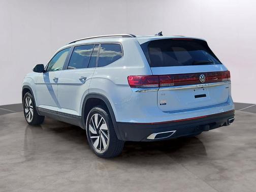 Pure White 2024 Volkswagen Atlas 2.0T SE