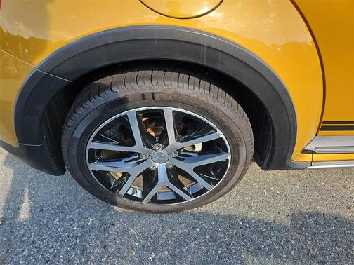 2017 Volkswagen Beetle 1.8T Dune