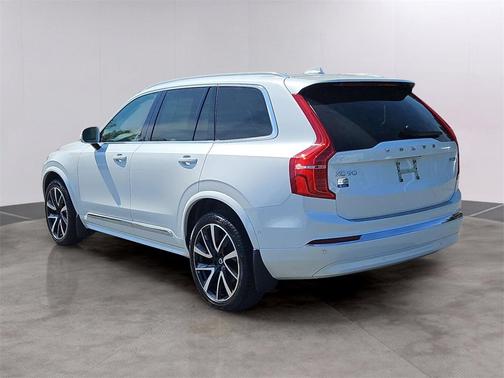 2023 Volvo XC90 B5 Plus