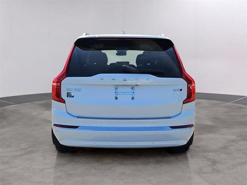 2023 Volvo XC90 B5 Plus