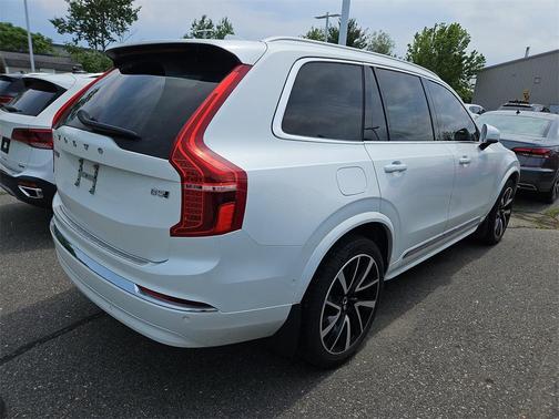 2023 Volvo XC90 B5 Plus