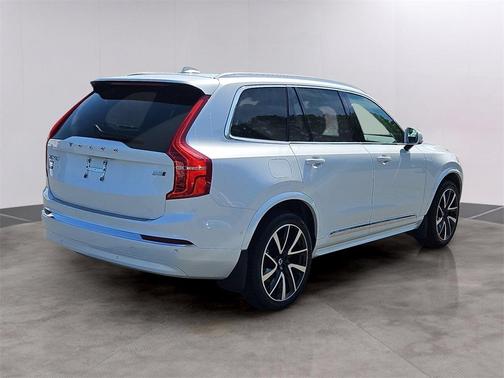 2023 Volvo XC90 B5 Plus