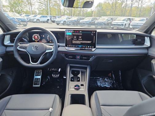Sandstone 2026 Volkswagen Tiguan 2.0T SE R-Line Black