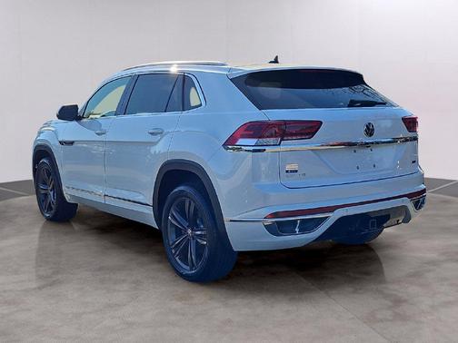 Oryx White Pearl Effect 2022 Volkswagen Atlas Cross Sport 3.6L V6 SEL R-Line