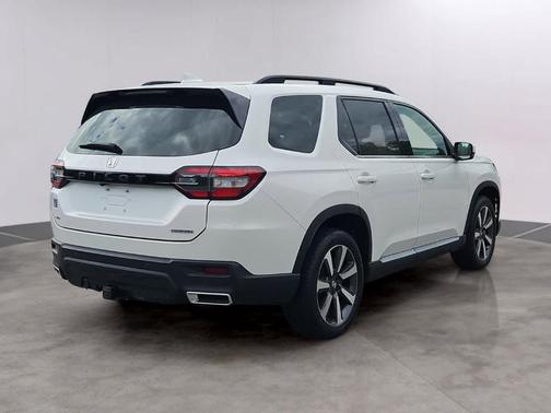 Platinum White Pearl 2023 Honda Pilot Touring