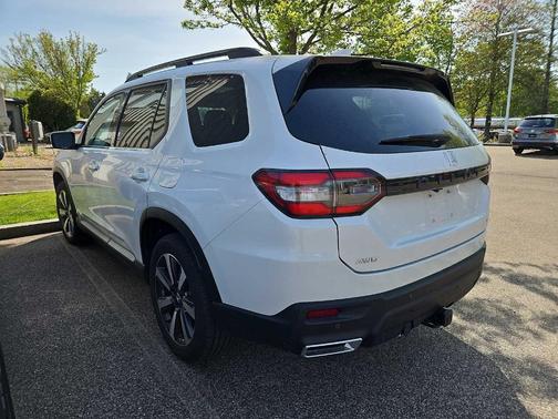 Platinum White Pearl 2023 Honda Pilot Touring
