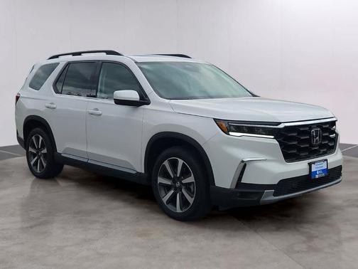 Platinum White Pearl 2023 Honda Pilot Touring