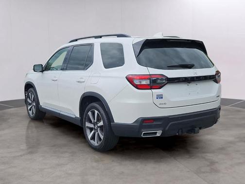 Platinum White Pearl 2023 Honda Pilot Touring