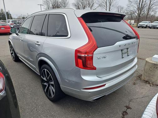 2021 Volvo XC90 T6 Momentum 6 Passenger