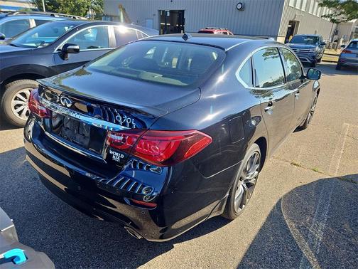 2017 INFINITI Q70L 3.7X