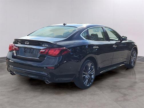 2017 INFINITI Q70L 3.7X